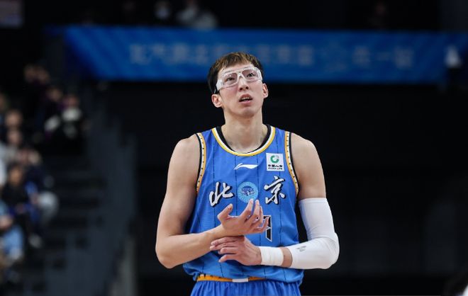 别再同情她了!被教练性侵30次,却要在奥运赛场上把队友撞出赛道