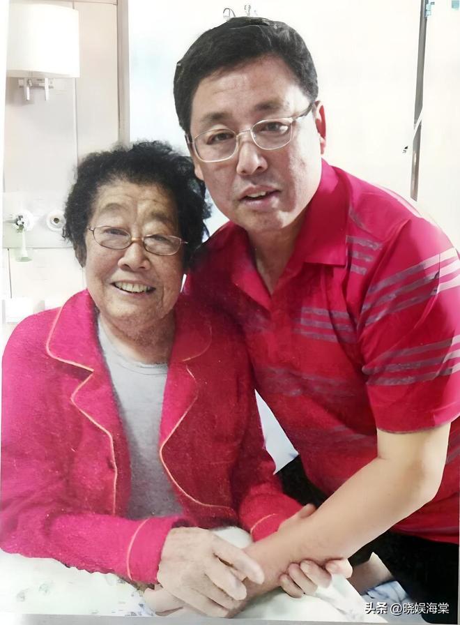 40岁硬汉孔帕尼晕倒！极致工作狂：长期熬夜睡眠少 拜仁强制他休息