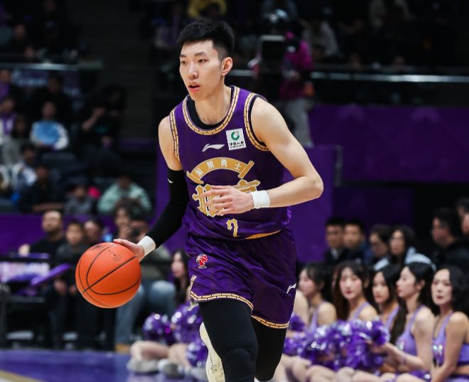 别再同情她了!被教练性侵30次,却要在奥运赛场上把队友撞出赛道